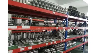 What are the different grades of stainless steel pipe fittings?